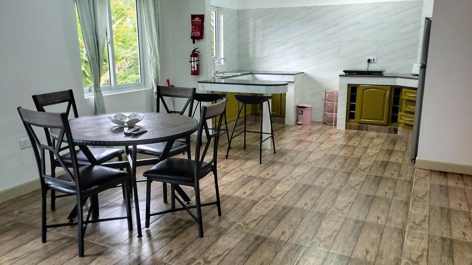 Dovass Self Catering Apartments Takamaka Eksteriør bilde